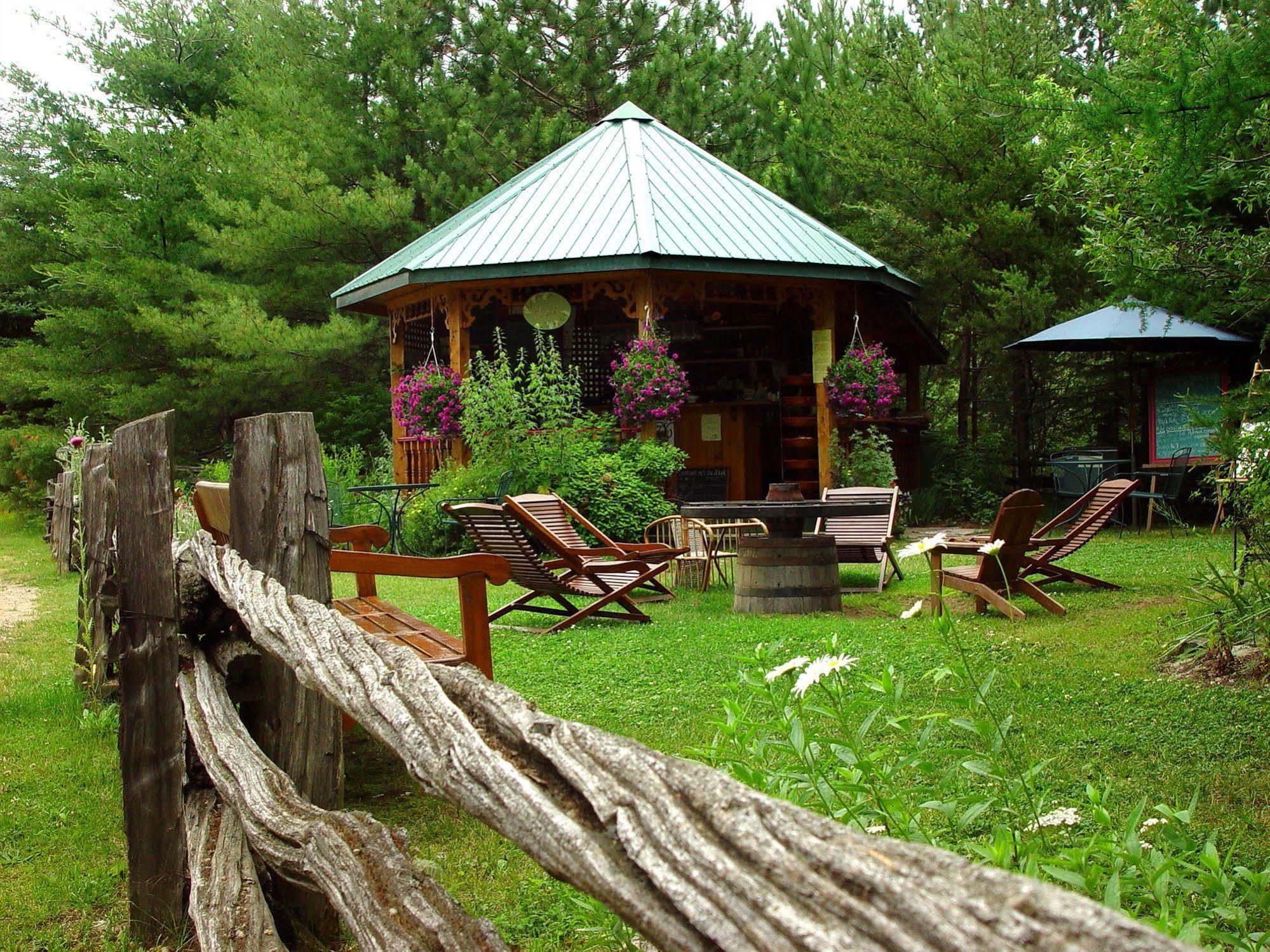 Jardins De L'Achillee Millefeuille Bed & Breakfast La Conception Exterior photo